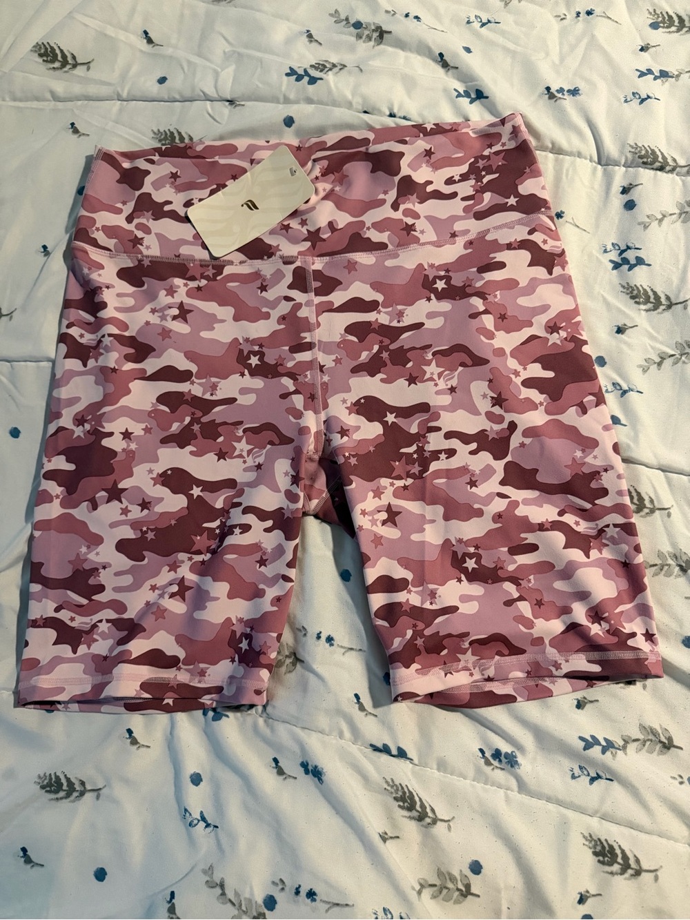 Fabletics PowerHold High-Waisted Bike Shorts XXL Pink Camo Star Print NWT
